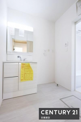 ���ʑ�E���ʏ��@�y�@���ʏ��@/�@Washroom�@�z
���ʏ��͂�Ƃ肠��L���ŁA�Z���������X�g���X�t���[�ɐg�x�x�ł������ȋ��