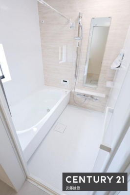 �����@�y�@�����@/�@Bathroom�@�z
�z�e���̂悤�ȏ㎿�ȃf�U�C���̃V�X�e���o�X
�z�X�N���[����������Ă���A�J�̓��ł����������\