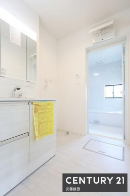 ���ʑ�E���ʏ��@�y�@���ʏ��@/�@Washroom�@�z
������������ʏ��́A�Ƒ��݂�Ȃ����K�Ɏg����悤�z�����ꂽ���
�o�^�o�^�������Ȓ��̎��Ԃ��A��Ƃ�������ĉ߂����܂��I