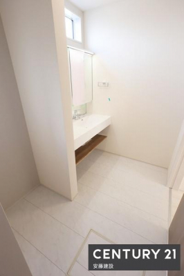 ���ʑ�E���ʏ��@�y�@���ʏ��@/�@Washroom�@�z
���ʏ��͂�Ƃ肠��L���ŁA�Z���������X�g���X�t���[�ɐg�x�x�ł������ȋ��
�������Ǝd�؂�����΁A�ƒ���ł̃v���C�x�[�g���̊m�ۂ�������̐��ʑ�g�p���\�I