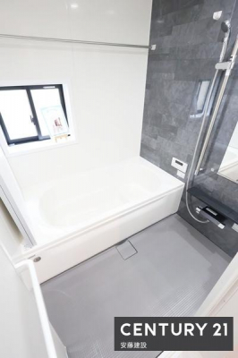 �����@�y�@�����@/�@Bathroom�@�z
�A�N�Z���g�p�l���ŗD��ȋ�Ԃ����o�����V�X�e���o�X
�z�X�N���[����������Ă���A�J�̓��ł����������\