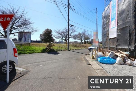 �O�ʓ��H�܂ތ��n�ʐ^�@�y�@�O�ʓ��H�@�z
������4������