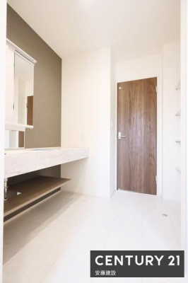 ���ʑ�E���ʏ��@�y�@���ʏ��@/�@Washroom�@�z
������������ʏ��́A�Ƒ��݂�Ȃ����K�Ɏg����悤�z�����ꂽ���
�o�^�o�^�������Ȓ��̎��Ԃ��A��Ƃ�������ĉ߂����܂��I