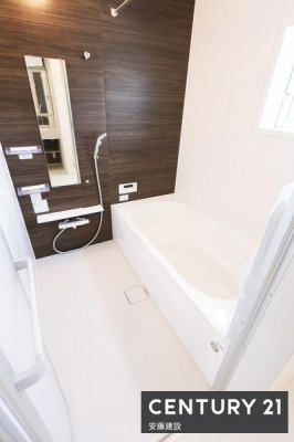 �����@�y�@�����@/�@Bathroom�@�z
�������Ǝ����̃o�X�^�C�����߂��������Ȑ��������闁��
�z�X�N���[����������Ă���A�J�̓��ł��������������\