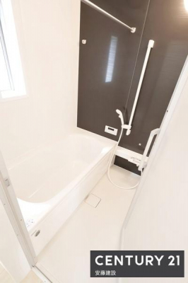 �����@�y�@�����@/�@Bathroom�@�z
�u���b�N�̃A�N�Z���g�p�l���ŗD��ȋ�Ԃ����o�����V�X�e���o�X
�z�X�N���[����������Ă���A�J�̓��ł����������\
