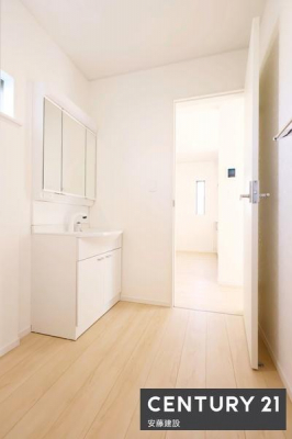 ���ʑ�E���ʏ��@�y�@���ʏ��@/�@Washroom�@�z
������������ʏ��́A�Ƒ��݂�Ȃ����K�Ɏg����悤�z�����ꂽ���
�o�^�o�^�������Ȓ��̎��Ԃ��A��Ƃ�������ĉ߂����܂��I