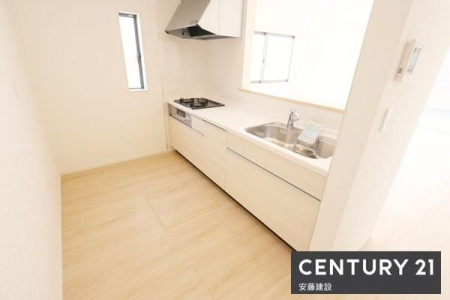 �L�b�`���@�y�@�L�b�`���@/�@Kitchen�@�z
���[�ƍ�ƃX�y�[�X���m�ۂ����Ζʎ��V�X�e���L�b�`��
���r���O��������̂ŁA���q�l�̗l�q�����������Ƒ��Ƃ̉�b���y���߂܂��I