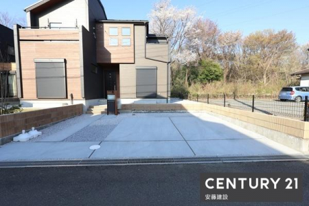 ���ԏ�@�y�@���ԏ�@/�@parking�@�z
����3�䒓�ԉ\�ȃX�y�[�X
��Ԃ�o�C�N�E���]�Ԓu����Ȃǂɂ��𗧂�������Ƃ����L���ł�