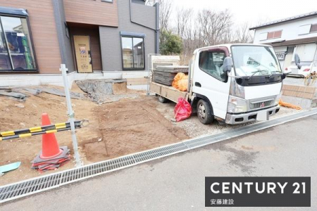 ���ԏ�@�y�@���ԏ�@/�@parking�@�z
����3�䒓�ԉ\�ȃX�y�[�X
��Ԃ�o�C�N�E���]�Ԓu����Ȃǂɂ��𗧂�������Ƃ����L���ł�