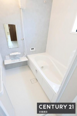 �����@�y�@�����@/�@Bathroom�@�z
�z�e���̂悤�ȏ㎿�ȃf�U�C���̃V�X�e���o�X
�z�X�N���[����������Ă���A�J�̓��ł����������\