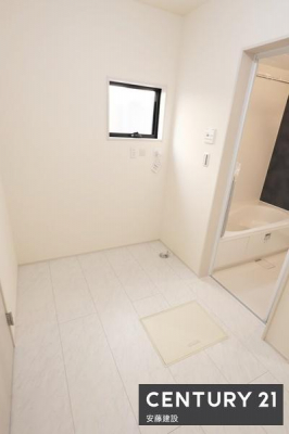 ���ʑ�E���ʏ��@�y�@�E�ߏ��@/�@Washroom�@�z
���邭��Ƃ肠��L���̒E�ߏ��I
���ʉ��ϑ�ƕ�����Ă���A�ƒ���ł̃v���C�x�[�g�����m�ۂł���݌v
����o�[��V��ɑ��݂���Ε���������Ԃɂ��ł��܂�