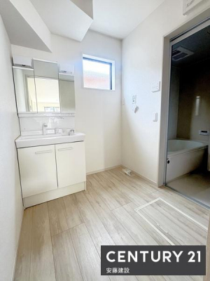 ���ʑ�E���ʏ��@�y�@���ʏ��@/�@Washroom�@�z
�����ɂ��D�ꂽ������������ʏ�
��������Ƃ����L���ŁA�Z���������X�g���X�t���[�ɐg�x�x�ł������ȋ��