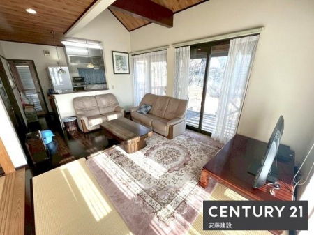 ���r���O�@�y�@���r���O�@/�@14.3���@�z
�O�ʍ̌��ŗz���E���ʗǍD�Ȃ�Ƃ�̂��郊�r���O
�_�C�j���O�ƃv���C�x�[�g��Ԃ𕪂��ă��C�A�E�g�\�Ȃ�Ƃ�̍L��