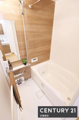 �����@�y�@�����@/�@Bathroom�@�z
�z�e���̂悤�ȏ㎿�ȃf�U�C���̃V�X�e���o�X
�z�X�N���[����������Ă���A�J�̓��ł����������\