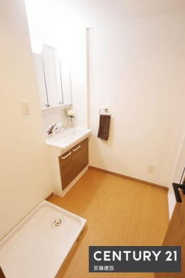 ���ʑ�E���ʏ��@�y�@���ʏ��@/�@Washroom�@�z
������������ʏ��́A�Ƒ��݂�Ȃ����K�Ɏg����悤�z�����ꂽ���
�o�^�o�^�������Ȓ��̎��Ԃ��A��Ƃ�������ĉ߂����܂��I