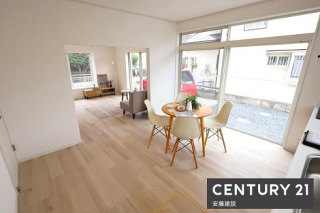 ���r���O�@�y�@���r���O�@/�@14.7���@�z
�O�ʍ̌��ŗz���E���ʗǍD�I
�_�C�j���O�ƃv���C�x�[�g��Ԃ𕪂��ă��C�A�E�g�\�Ȃ�Ƃ�̍L��
���Ƌ�t���̔��ł͂���܂���B