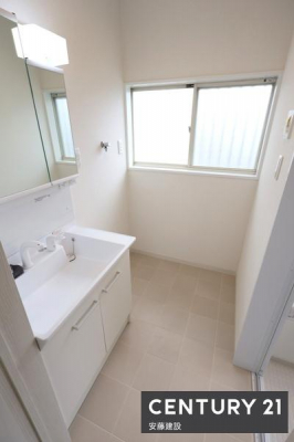 ���ʑ�E���ʏ��@�y�@���ʏ��@/�@Washroom�@�z
������������ʏ��́A�Z���������X�g���X�t���[�ɐg�x�x�ł������ȋ��