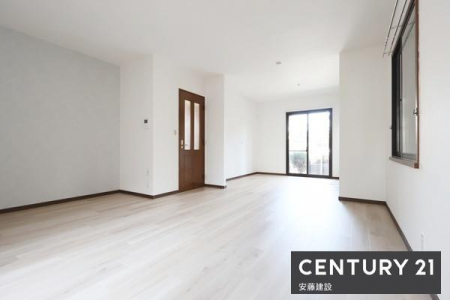 ���r���O�@�y�@���r���O�@/�@18���@�z
���邭���������ȁA��������Ƃ����L���̃��r���O
�_�C�j���O�e�[�u���ƃ\�t�@�[��u���Ă���Ƃ肪���܂����