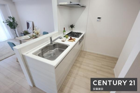 �L�b�`���@�y�@�L�b�`���@/�@Kitchen�@�z
���r���O�ł��낮�Ƒ������n����L�b�`��
�ڂ̑O�Ƀ_�C�j���O�e�[�u����u���Ƃ������̎󂯓n�����X���[�Y�I
���Ƌ�t���̔��ł͂������܂���B