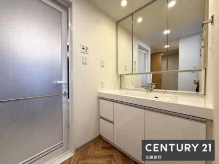 ���ʑ�E���ʏ��@�y�@�Ɨ����ʉ��ϑ�@�z
�t���b�g�ő|�������₷�����ʉ��ϑ䊮��
�O�ʋ��̂��ߐg�����Ȃ݂̃`�F�b�N���o�b�`���I