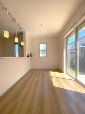 ���r���O�@�y�@���r���O�@/�@18���@�z
������A�O�ʍ̌��ŗz���E���ʗǍD�Ȃ�Ƃ�̂��郊�r���O