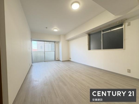 ���r���O�@�y�@���r���O�@/�@14.7���@�z
��ʍ̌��ŕ��ʗǍD�Ȃ�Ƃ�̂��郊�r���O
�אڏZ�˂����Ȃ��p�����̂��߁A���͂̐��������C�ɂ��邱�ƂȂ��������߂����܂�