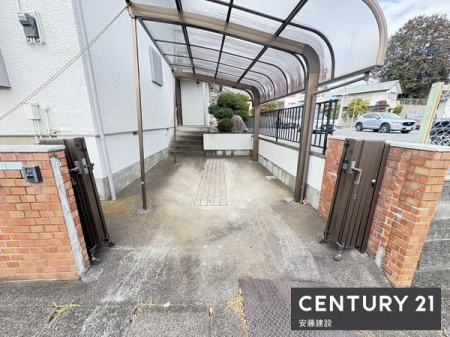 ���ԏ�@�y�@���ԏ�@/�@parking�@�z
1��\�Ȓ��ԃX�y�[�X
���Ԃ��J��������J�[�|�[�g����
