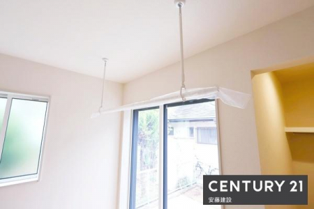 ���̑��@�z�X�N���[���i�����������j
�ז��ɂȂ肪���ȕ������X�^���h���s�v�ɁB�V��Œ肾������芴������A�g��Ȃ��Ƃ��̓|�[�����O�������B�ԕ��E�J�̓������K�ɐ���ł���֗��ݔ��B