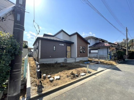 ���ԏ�@�y�@���ԏ�@/�@parking�@�z
����3�䒓�ԉ\�ȃX�y�[�X�i�Ԏ퐧���L�j
��Ԃ�o�C�N�E���]�Ԓu����Ȃǂɂ��𗧂�������Ƃ����L���ł�