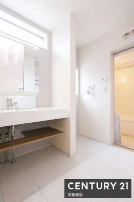 ���ʑ�E���ʏ��@�y�@���ʏ��@/�@Washroom�@�z
���ʏ��͂�Ƃ肠��L���ŁA�Z���������X�g���X�t���[�ɐg�x�x�ł������ȋ��
�������Ǝd�؂�����΁A�ƒ���ł̃v���C�x�[�g���̊m�ۂ�������̐��ʑ�g�p���\�I