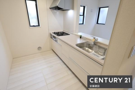 �L�b�`���@�y�@�L�b�`���@/�@Kitchen�@�z
�������̎󂯓n�����X���[�Y�ȑΖʎ��̃V�X�e���L�b�`��
��������M��ɂ�����������ɂ����݌v