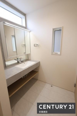 ���ʑ�E���ʏ��@�y�@�Ɨ����ʉ��ϑ�@�z
�|�������₷���t���t���b�g�Ȑ��ʉ��ϑ䊮��
�O�ʋ��̂��ߐg�����Ȃ݂̃`�F�b�N���o�b�`���I