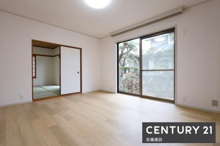 ���r���O�@�y�@���r���O�@/�@9���@�z
�쐼�����Ŗ��邭���������ȃ��r���O
�_�C�j���O�ƃv���C�x�[�g��Ԃ𕪂��ă��C�A�E�g���y���߂�Ԏ��