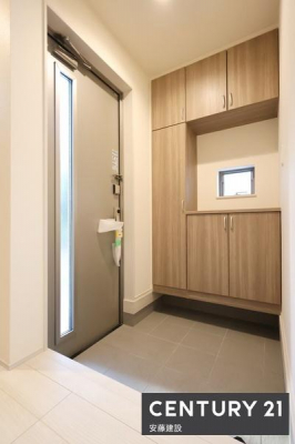 ���ց@�y�@���ց@/�@entrance�@�z
�Z�ސl�𖈓�������}�������A�������������͋C�̌���
�V���[�Y�{�b�N�X�����ł�������Еt���܂��I