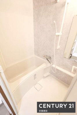 �����@�y�@�����@/�@Bathroom�@�z
�������Ǝ����̃o�X�^�C�����߂��������Ȑ��������闁��
�z�X�N���[����������Ă���A�J�̓��ł����������\�I