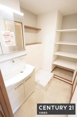 ���ʑ�E���ʏ��@�y�@���ʏ��@/�@Washroom�@�z
������������ʏ��́A�Ƒ��݂�Ȃ����K�Ɏg����悤�z�����ꂽ���
���󂯂��L���g������̗ǂ����ʉ��ϑ�́A���ϕi��|���p��Ȃǂ����܂��ĕ֗��ł��I
