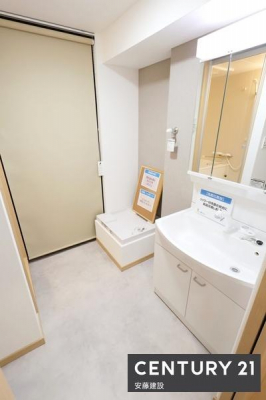 ���ʑ�E���ʏ��@�y�@���ʏ��@/�@Washroom�@�z
������������ʏ��́A�Ƒ��݂�Ȃ����K�Ɏg����悤�z�����ꂽ���
�O�ʋ��Ǝ��[����������Ɨ����ʉ��ϑ䊮���I