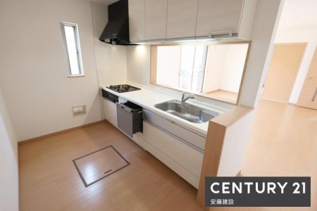 �L�b�`���@�y�@�L�b�`���@/�@Kitchen�@�z
�������̎󂯓n�����X���[�Y�ȑΖʎ��̃V�X�e���L�b�`��
��������M��ɂ�����������ɂ����݌v