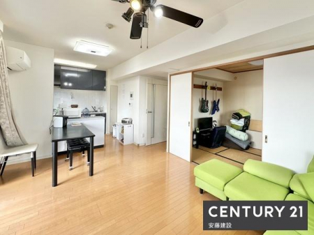 ���r���O�@�y�@���r���O�@/�@13.7���@�z
�_�C�j���O�ƃv���C�x�[�g��Ԃ𕪂��ă��C�A�E�g�\�Ȃ�Ƃ�̍L��