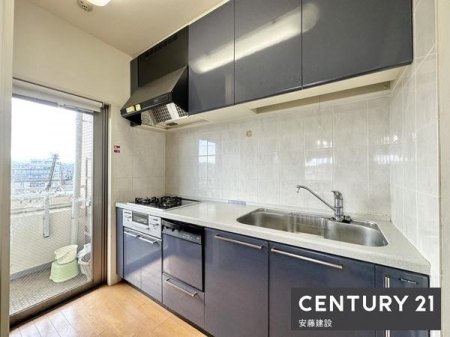 �L�b�`���@�y�@�L�b�`���@/�@Kitchen�@�z
����������[�\�ȃV�X�e���L�b�`��
�o���R�j�[�ɏo���\�̂��߁A���C��S�~�̊Ǘ������₷���݌v�I