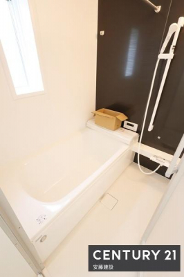 �����@�y�@�����@/�@Bathroom�@�z
�u���b�N�̃A�N�Z���g�p�l���ŗD��ȋ�Ԃ����o�����V�X�e���o�X
�z�X�N���[����������Ă���A�J�̓��ł����������\