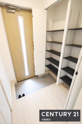 ���[�@�y�@�V���[�Y�{�b�N�X�@�z
�I���������\�ȈׁA�u�[�c��P�Ȃǂ����[�\
�|���͉��ɍ��𗎂Ƃ���ⴂő|�������Ȃ̂ŊȒP�ł��I