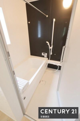 �����@�y�@�����@/�@Bathroom�@�z
�u���b�N�̃A�N�Z���g�p�l���ŗD��ȋ�Ԃ����o�����V�X�e���o�X
�z�X�N���[����������Ă���A�J�̓��ł����������\