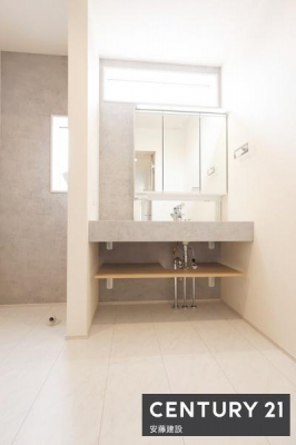 ���ʑ�E���ʏ��@�y�@���ʏ��@/�@Washroom�@�z
������������ʏ��́A�Ƒ��݂�Ȃ����K�Ɏg����悤�z�����ꂽ���
�o�^�o�^�������Ȓ��̎��Ԃ��A��Ƃ�������ĉ߂����܂��I