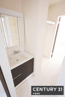���ʑ�E���ʏ��@�y�@���ʏ��@/�@Washroom�@�z
�A��シ���Ɏ�􂢂��������\�ȓ����̐��ʏ�
�E�ߏ��ƃZ�p���[�g�݌v�ŉƑ����������ł����ʑ䂪�g���܂�
