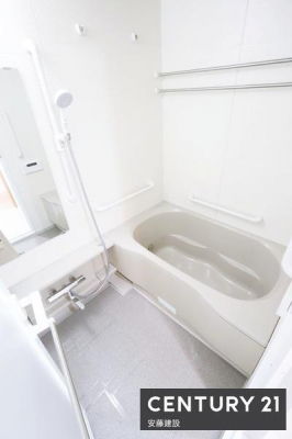 �����@�y�@�����@/�@Bathroom�@�z
�������Ǝ����̃o�X�^�C�����߂��������Ȑ��������闁��
�z�X�N���[����������Ă���A�J�̓��ł����������\�I