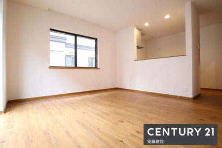 ���r���O�@�y�@���r���O�@/�@13���@�z
������肭�낰�����ȍL����LDK�I
�_�C�j���O�e�[�u����3�l�|���̃\�t�@�[��u���Ă���Ƃ肪���܂�郊�r���O
