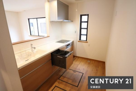 �L�b�`���@�y�@�L�b�`���@/�@Kitchen�@�z
���r���O�ł��낮�Ƒ������n����I�[�v���L�b�`��
�������̎󂯓n�����X���[�Y�ȑΖʃL�b�`���ł��B