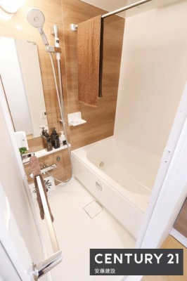 �����@�y�@�����@/�@Bathroom�@�z
�z�e���̂悤�ȏ㎿�ȃf�U�C���̃V�X�e���o�X
�z�X�N���[����������Ă���A�J�̓��ł��������������\