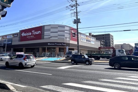 ���ӊ��@�y�X�[�p�[�zBeisia Town �V���R�X�F728m�X�[�p�[�x�C�V�A�̂ق��A���܂��󂯕t���Ă�h���b�O�X�g�A�E100�~�V���b�v�E�R�[�q�[�V���b�v�E�t�B�b�g�l�X�W���Ȃǐ����ɕK�v�ȕi���قƂ�ǎ�葵���邱�Ƃ��ł��܂��B�c�Ǝ��ԁF9���`22���܂ŁB